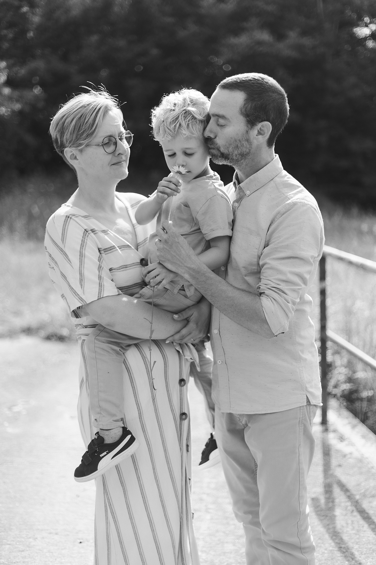 famille extérieur étang et fleur lisa mazeau photographe professionnelle gironde