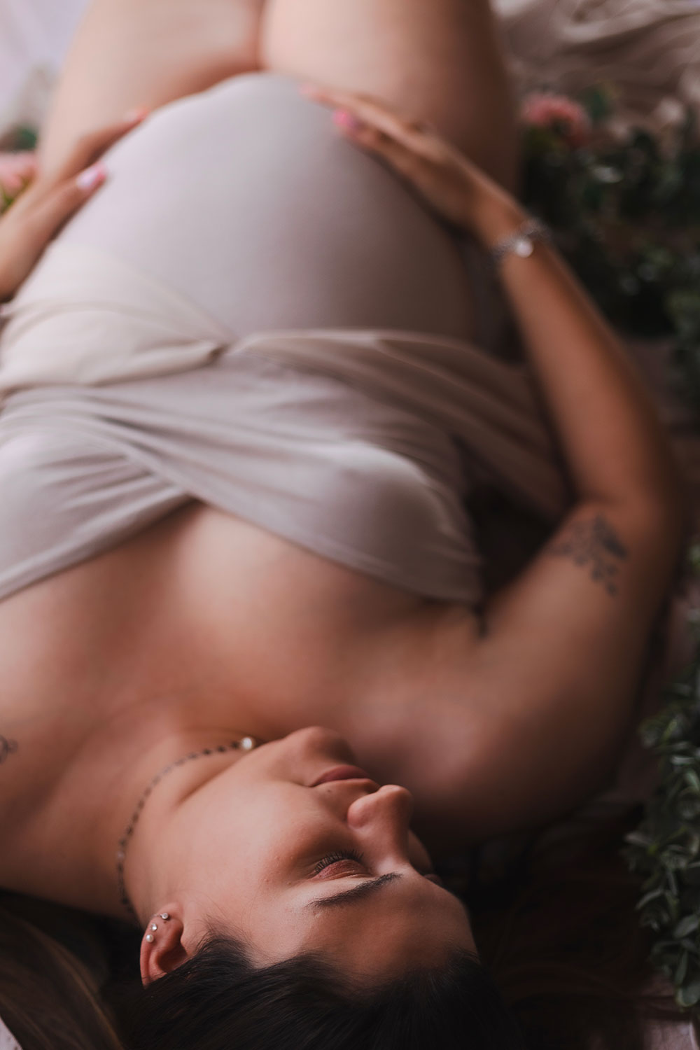 femme enceinte rose lisa mazeau photographe professionnelle gironde