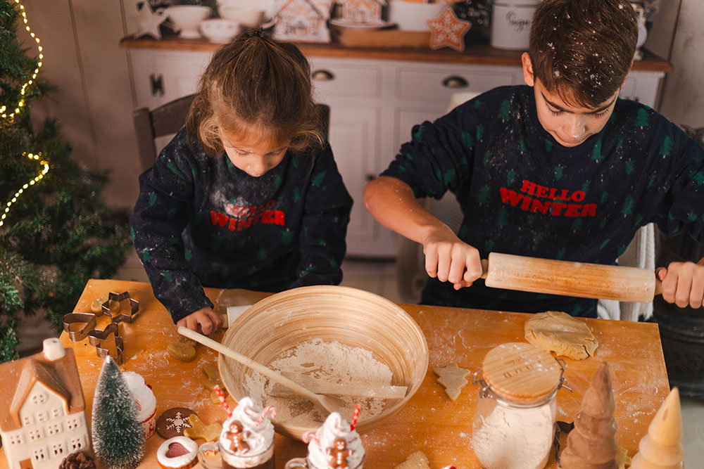 séance féérie noel frère et soeur farine cuisine lisa mazeau photographe professionnelle gironde