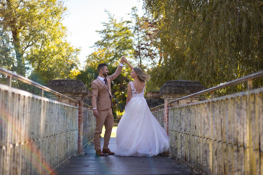 couple mariage danse pont ancien lisa mazeau photographe professionnelle gironde