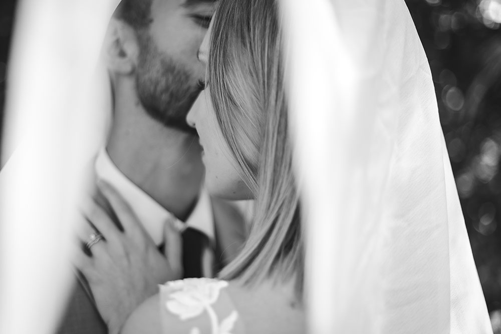 couple mariage tendresse lisa mazeau photographe professionnelle gironde