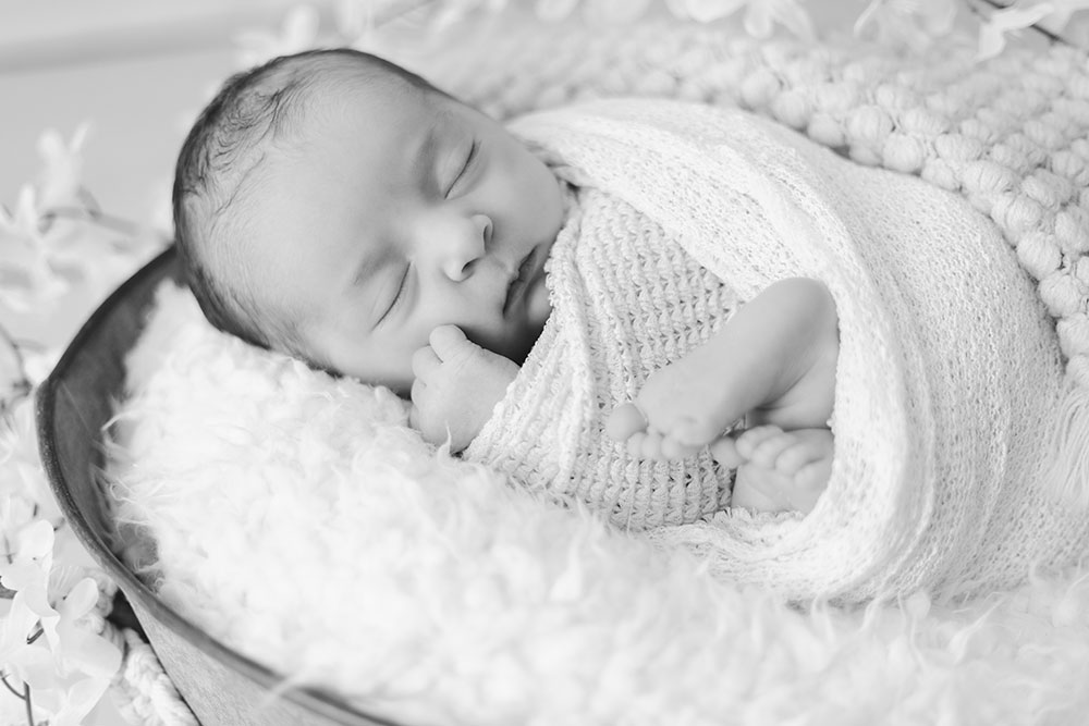 bébé bassine inox noir et blanc lisa mazeau photographe professionnelle gironde