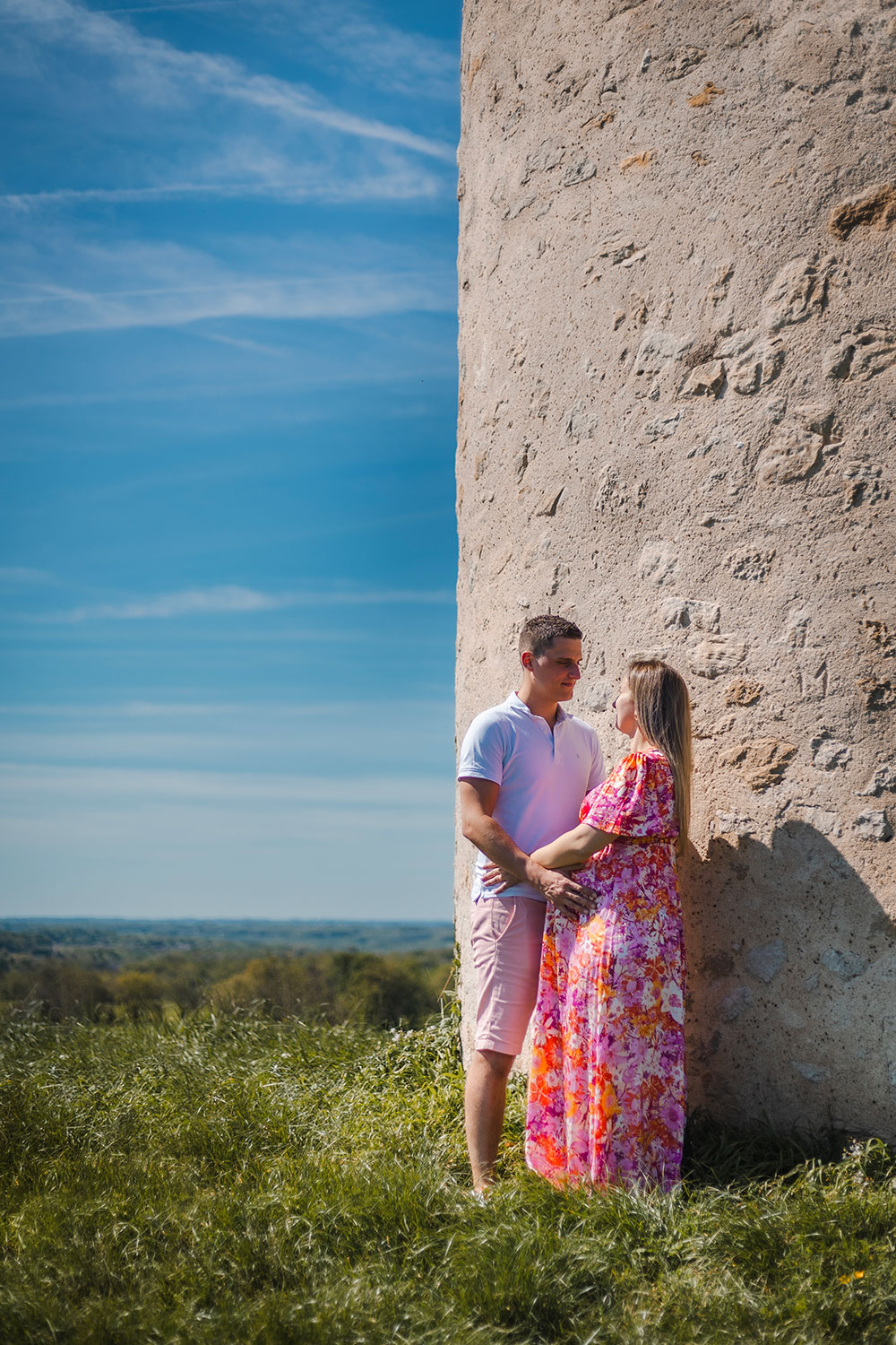 femme enceinte et papa robe rose fleuris lisa mazeau photographe professionnelle gironde