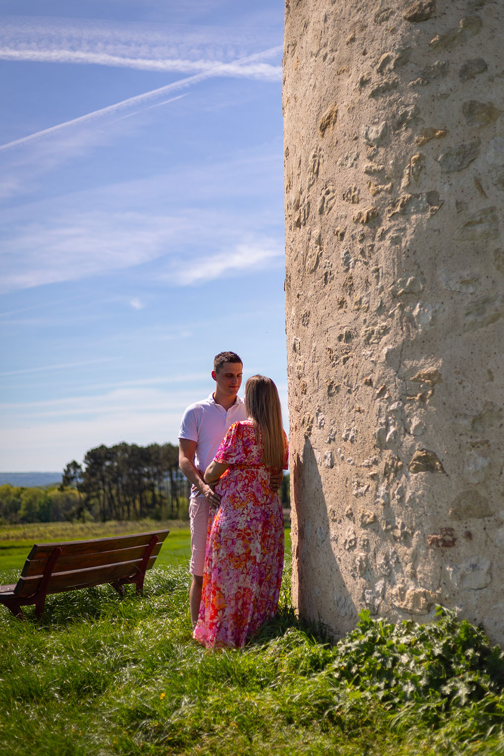 femme enceinte et papa extérieur moulin lisa mazeau photographe professionnelle gironde