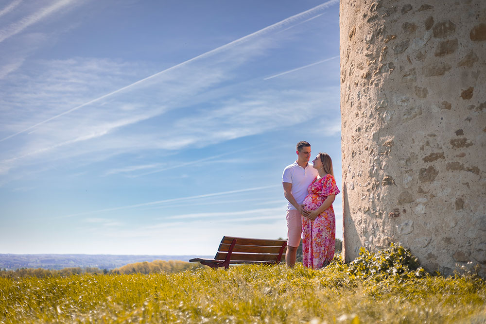 femme enceinte et papa ciel bleu lisa mazeau photographe professionnelle gironde