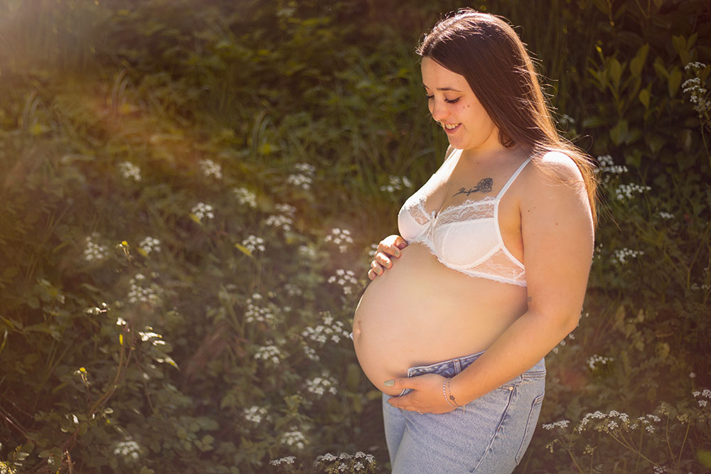 femme enceinte nature lisa mazeau photographe professionnelle gironde