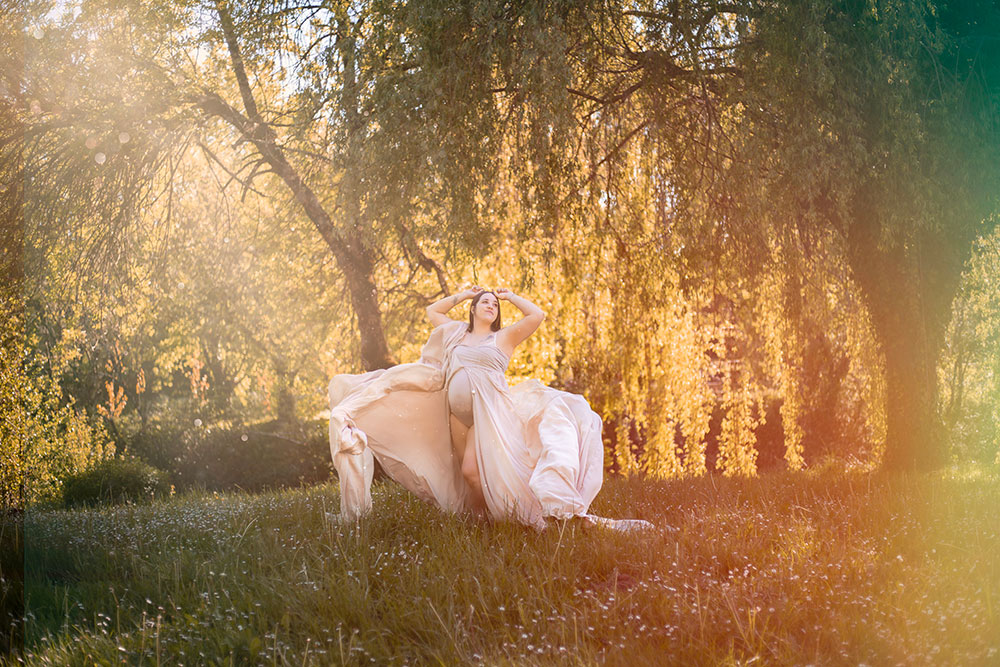 femme enceinte robe qui vole lumière lisa mazeau photographe professionnelle gironde