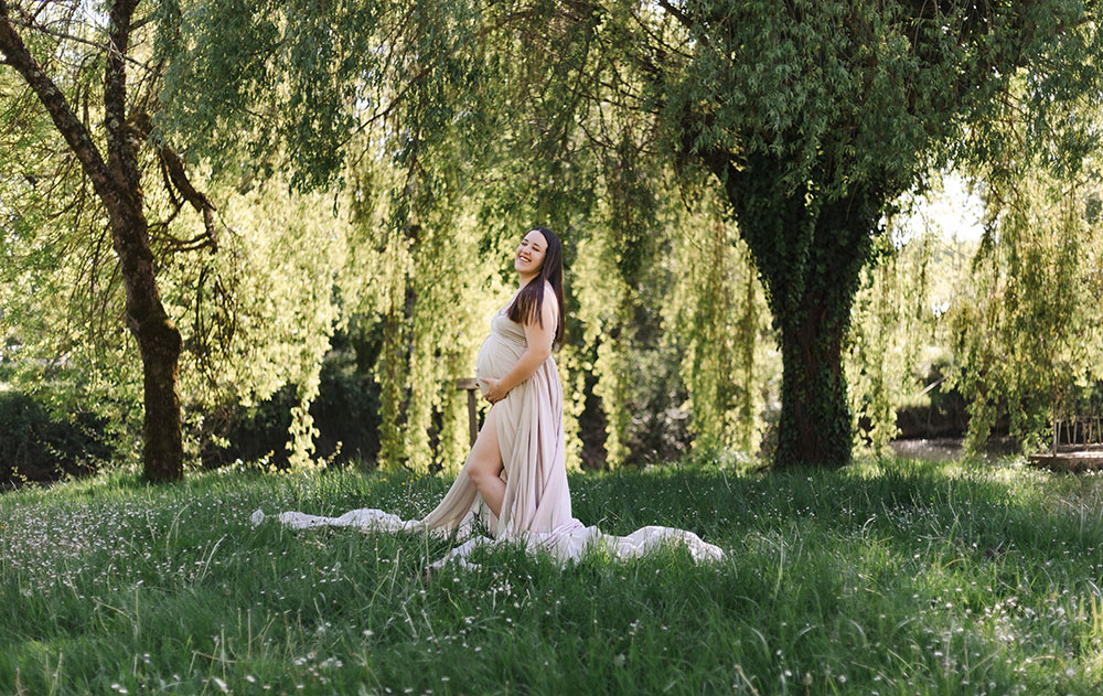 femme enceinte robe qui rit lisa mazeau photographe professionnelle gironde
