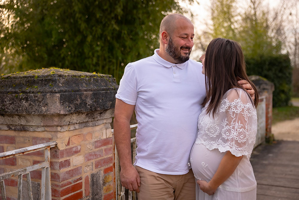 couple grossesse pont ancien lisa mazeau photographe professionnelle gironde