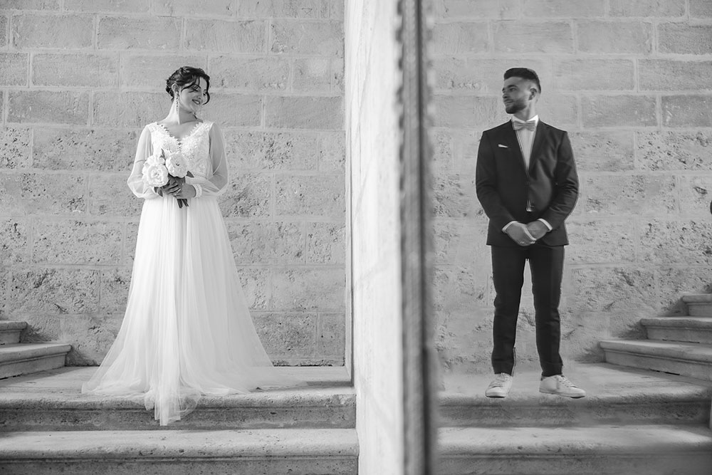 mariés reflet dans un miroir lisa mazeau photographe professionnelle gironde