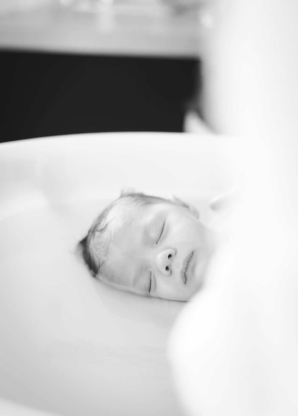 tête bébé bain enveloppé lisa mazeau photographe professionnelle gironde