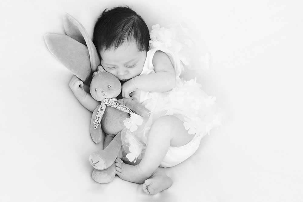 bébé et son doudou lisa mazeau photographe professionnelle gironde