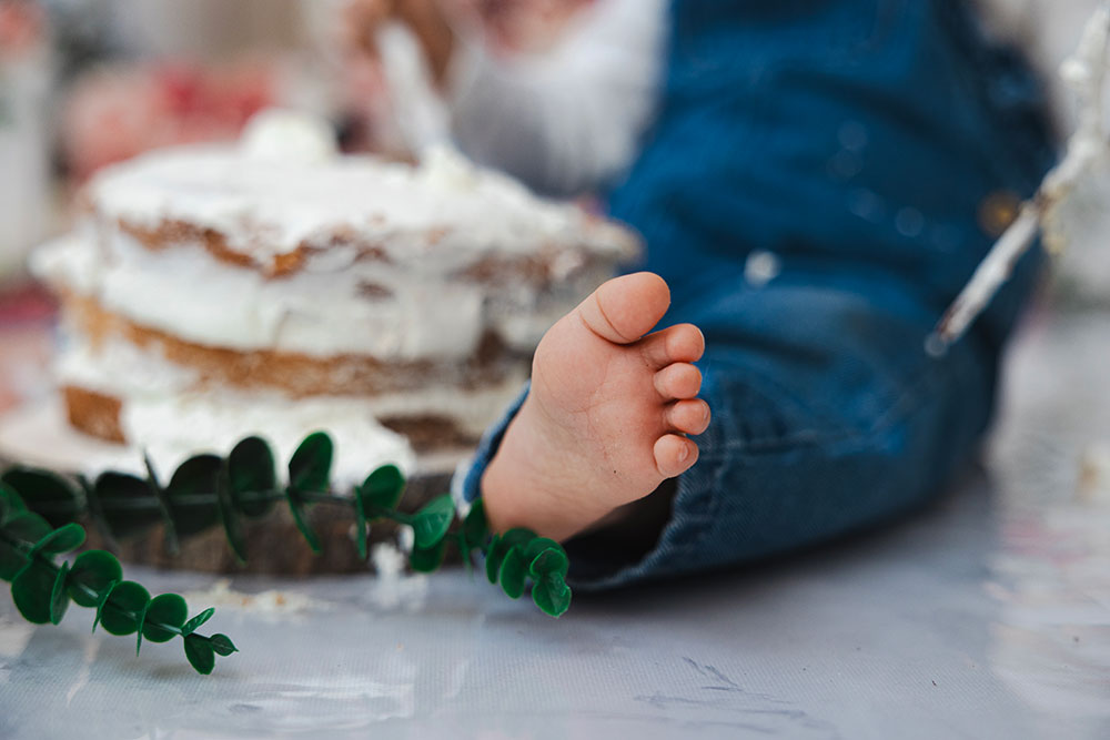 pied bébé et gâteau lisa mazeau photographe professionnelle gironde