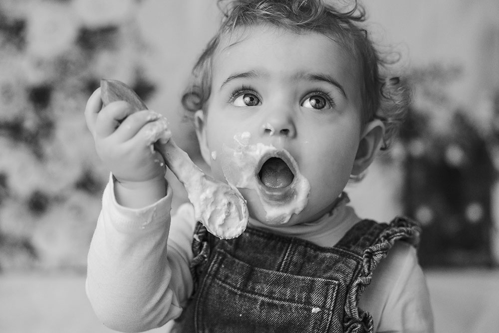 bouche ouvert bébé et son gâteau lisa mazeau photographe professionnelle gironde