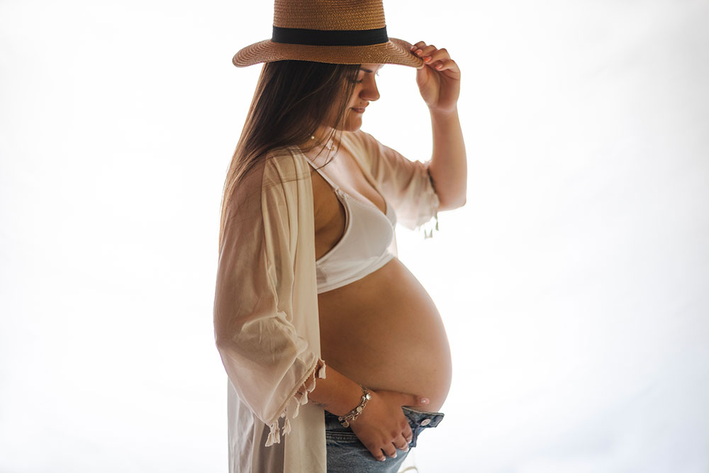 grossesse jean chapeau lisa mazeau photographe professionnelle gironde