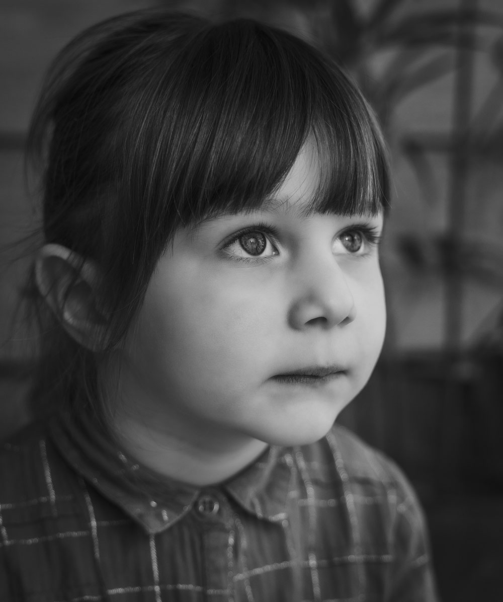 portrait petite fille avec frange lisa mazeau photographe professionnelle gironde