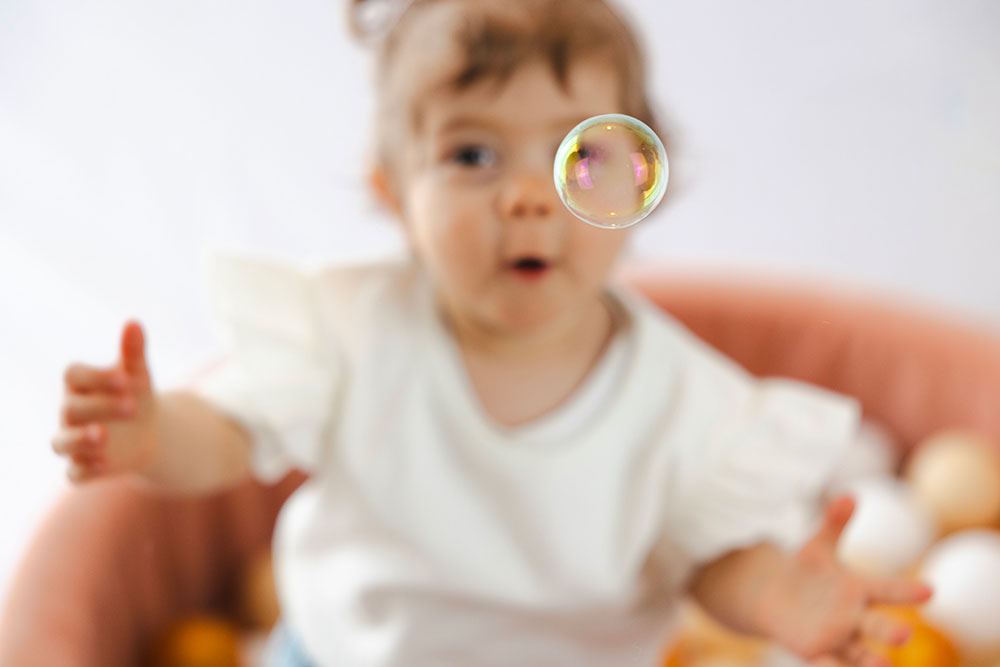 bulle et enfant flou en arrière plan lisa mazeau photographe professionnelle gironde