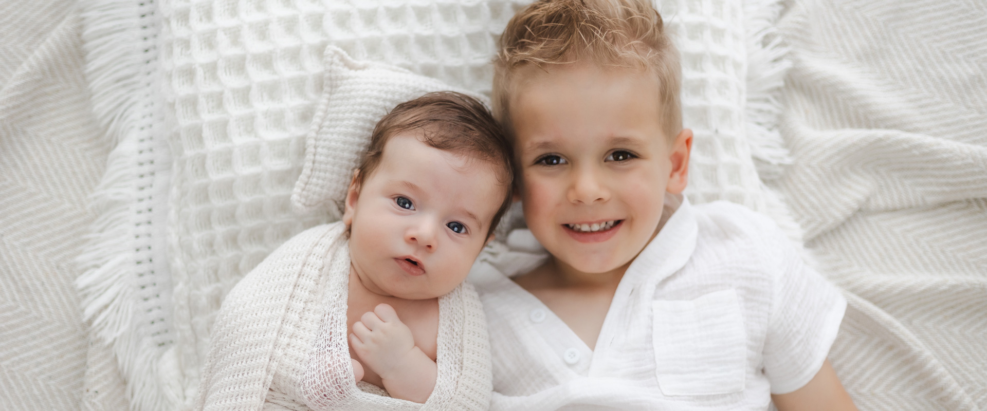 image slider enfants frères lisa mazeau photographe professionnelle gironde