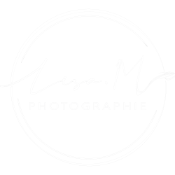 logo blanc lisa mazeau photographe